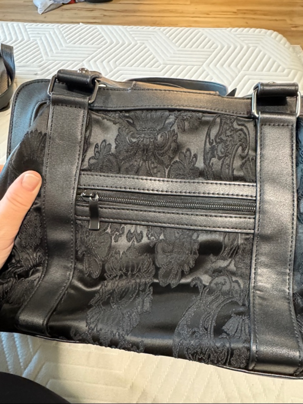 Black Bow Accent Skull Stud Tote Bag banned alternative - Picture 4 of 6